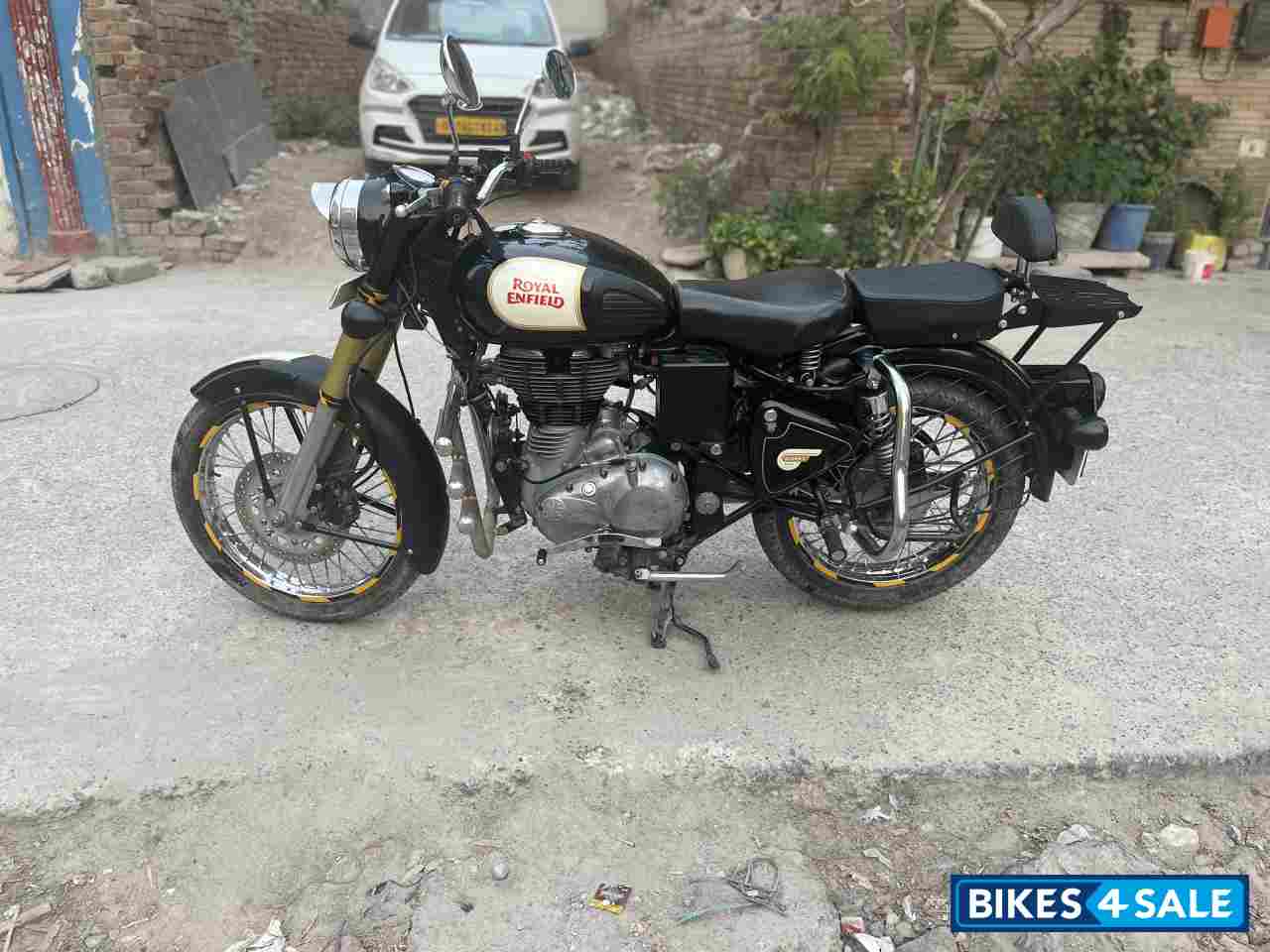 Black Royal Enfield Classic 500