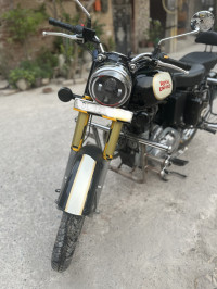 Black Royal Enfield Classic 500