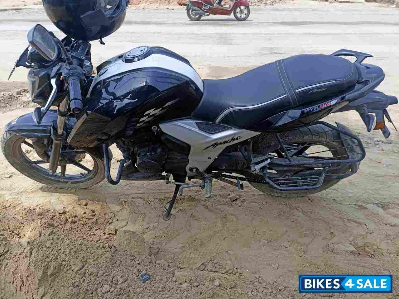 Black TVS Apache RTR 160 4V