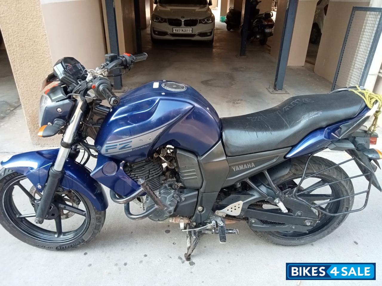 Blue Yamaha FZ16