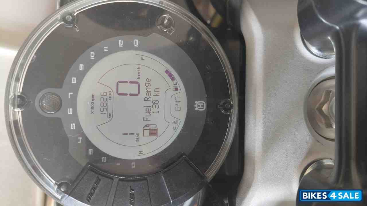 Husqvarna Svartpilen 250