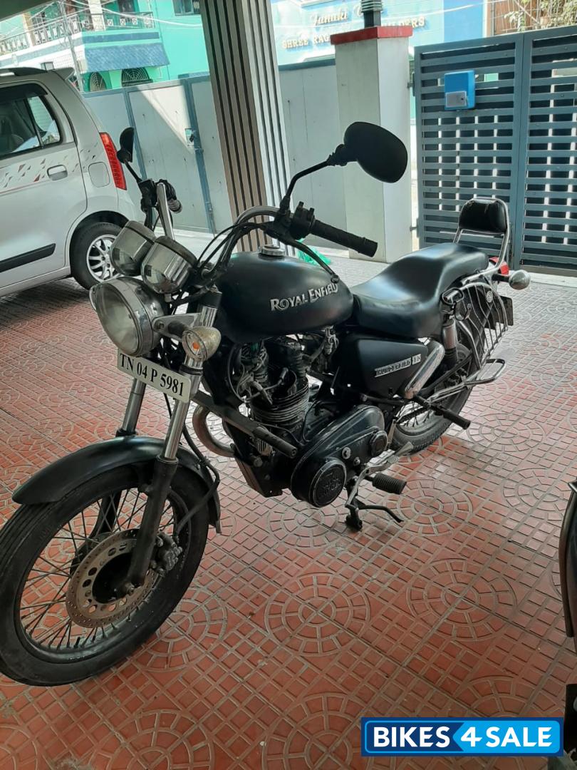 Black Royal Enfield Thunderbird 350