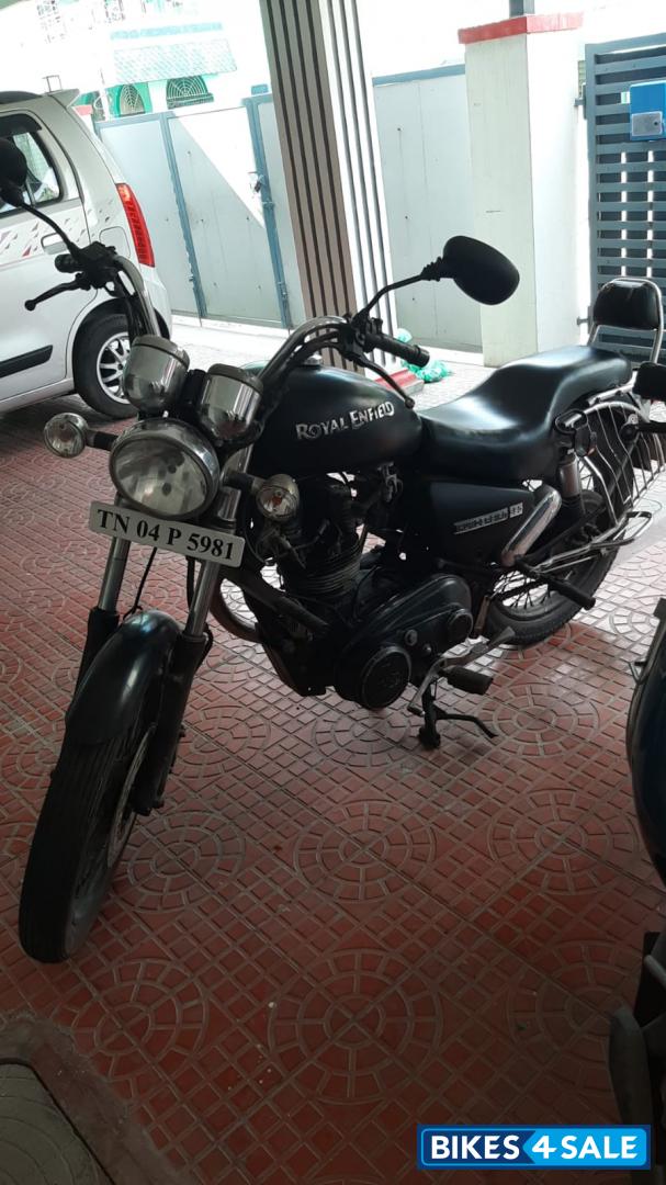 Black Royal Enfield Thunderbird 350