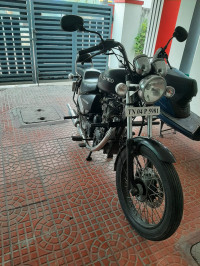 Black Royal Enfield Thunderbird 350