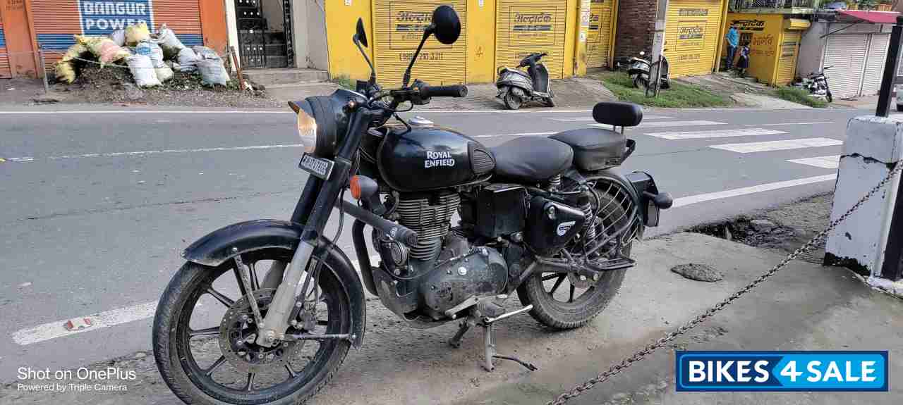 Stealth Black Royal Enfield Classic Stealth Black