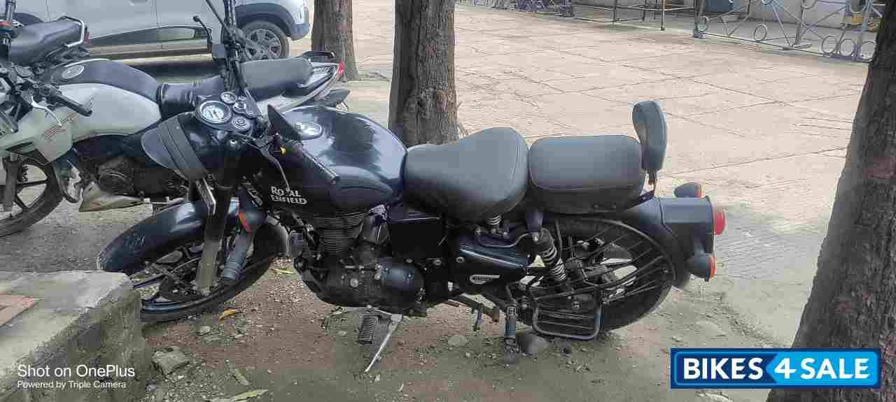 Stealth Black Royal Enfield Classic Stealth Black