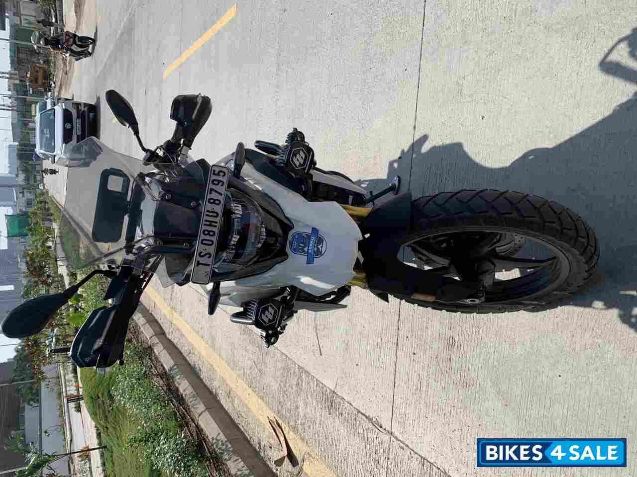 Polar White BMW G 310 GS BS6