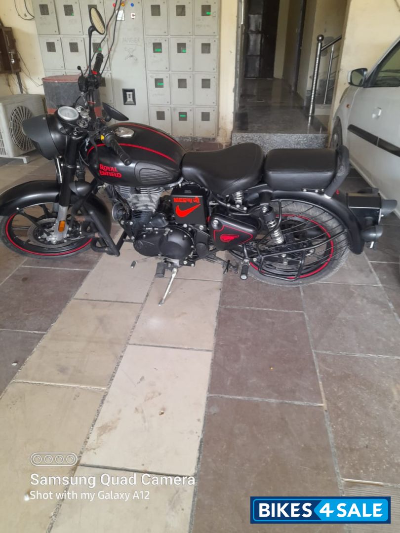 Black Royal Enfield Classic 350 Dual Channel BS6