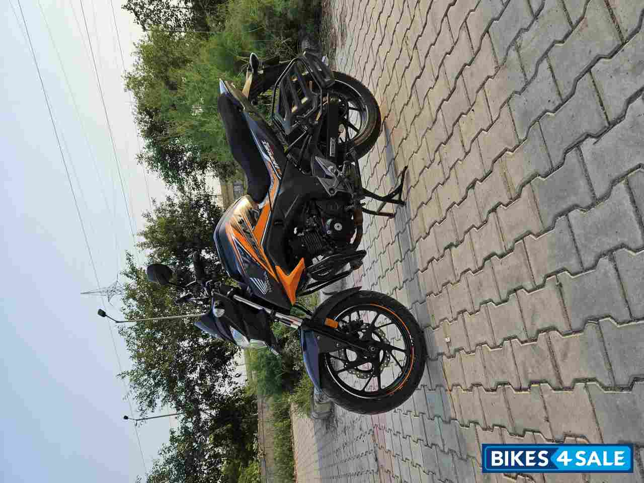 Honda CB Hornet 160R ABS
