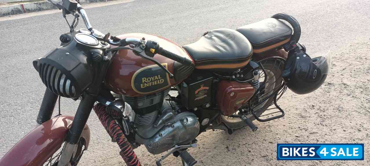 Classic Chestnut Royal Enfield Bullet Standard 350