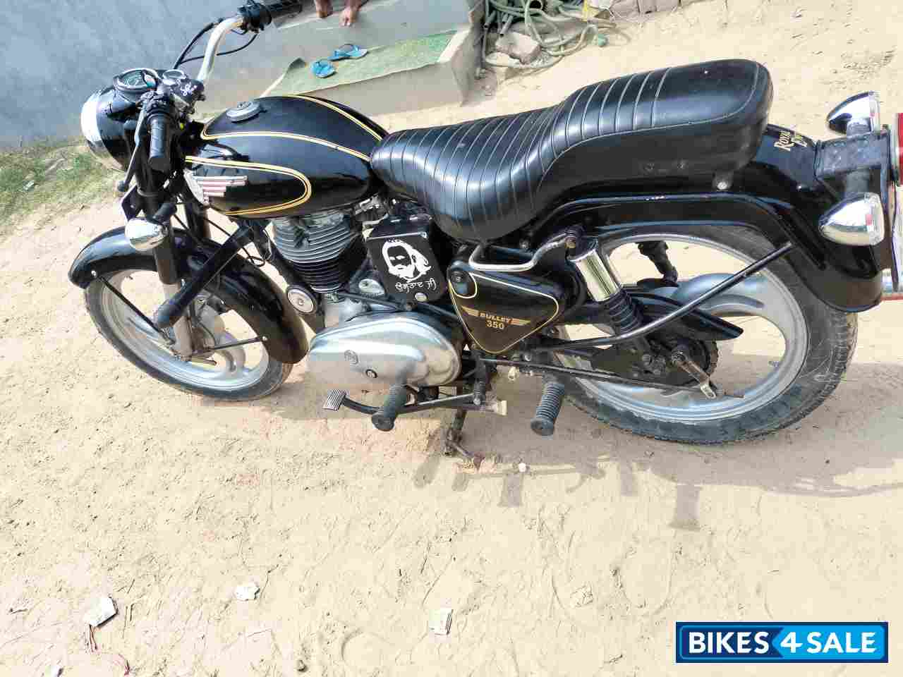 Black Royal Enfield Bullet Standard 350