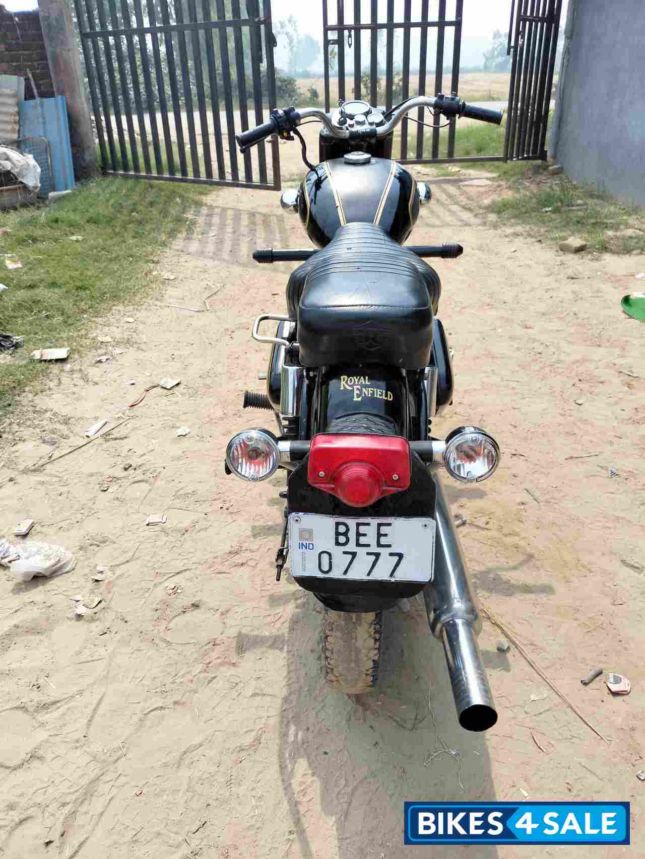 Black Royal Enfield Bullet Standard 350