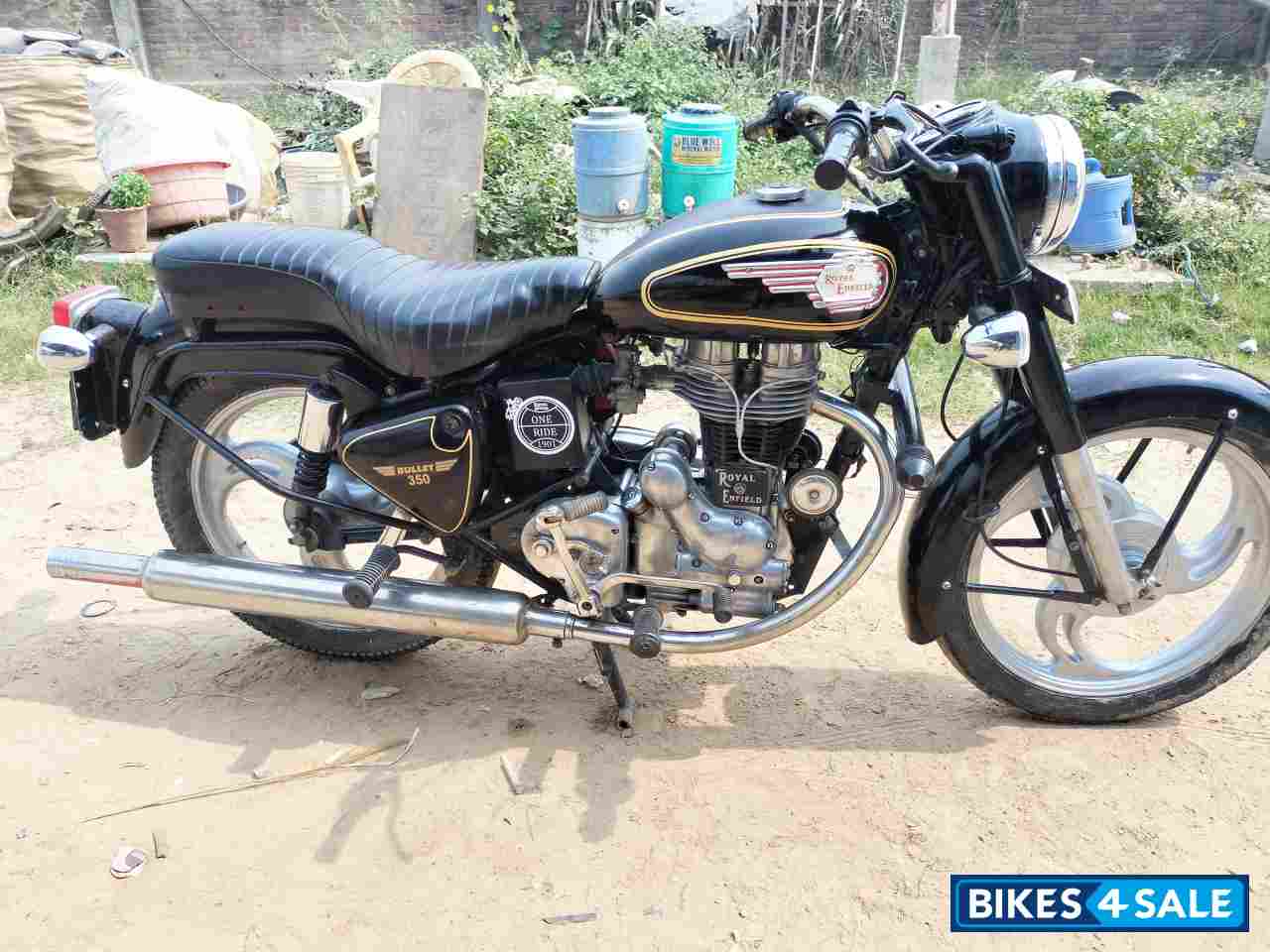 Black Royal Enfield Bullet Standard 350