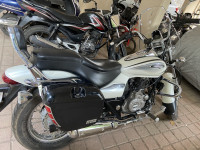 Moon White Bajaj Avenger Cruise 220