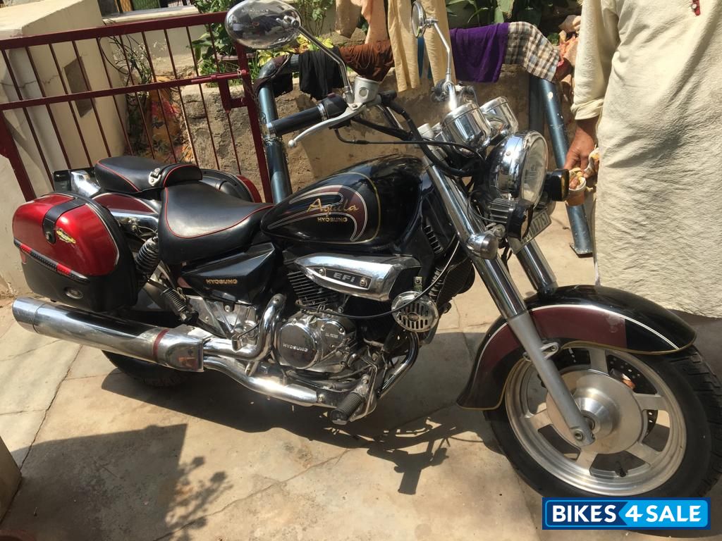 Red Black Hyosung Aquila GV250