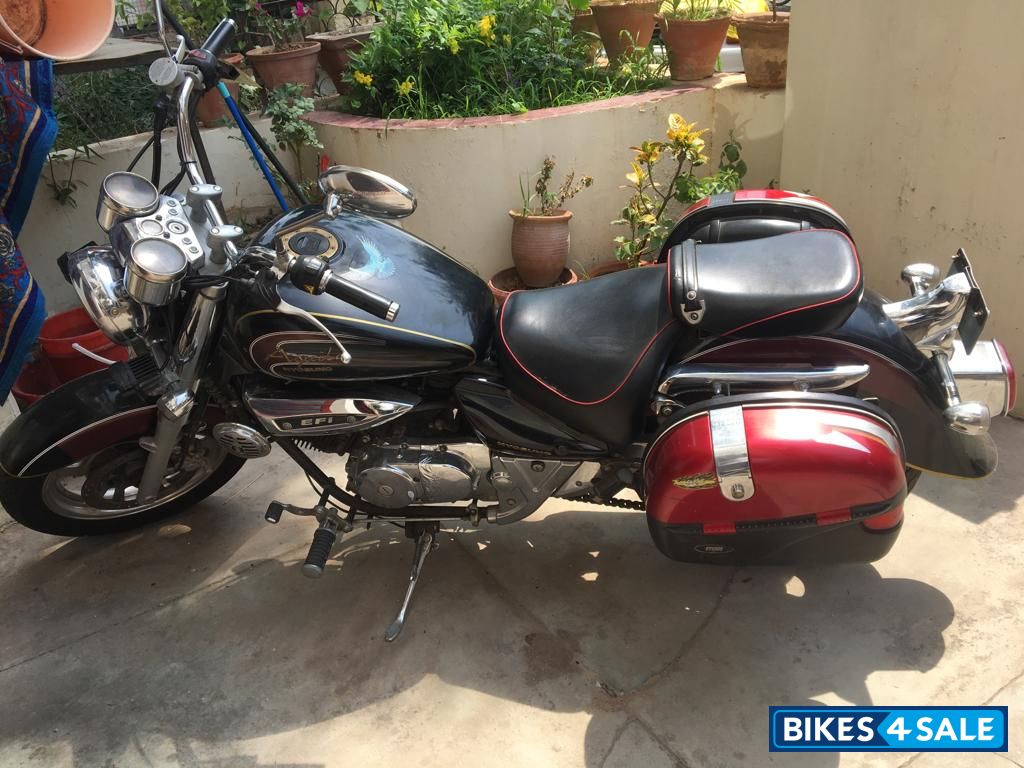 Red Black Hyosung Aquila GV250 Red Black Hyosung Aquila GV250