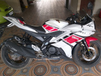 White & Red Yamaha YZF R15