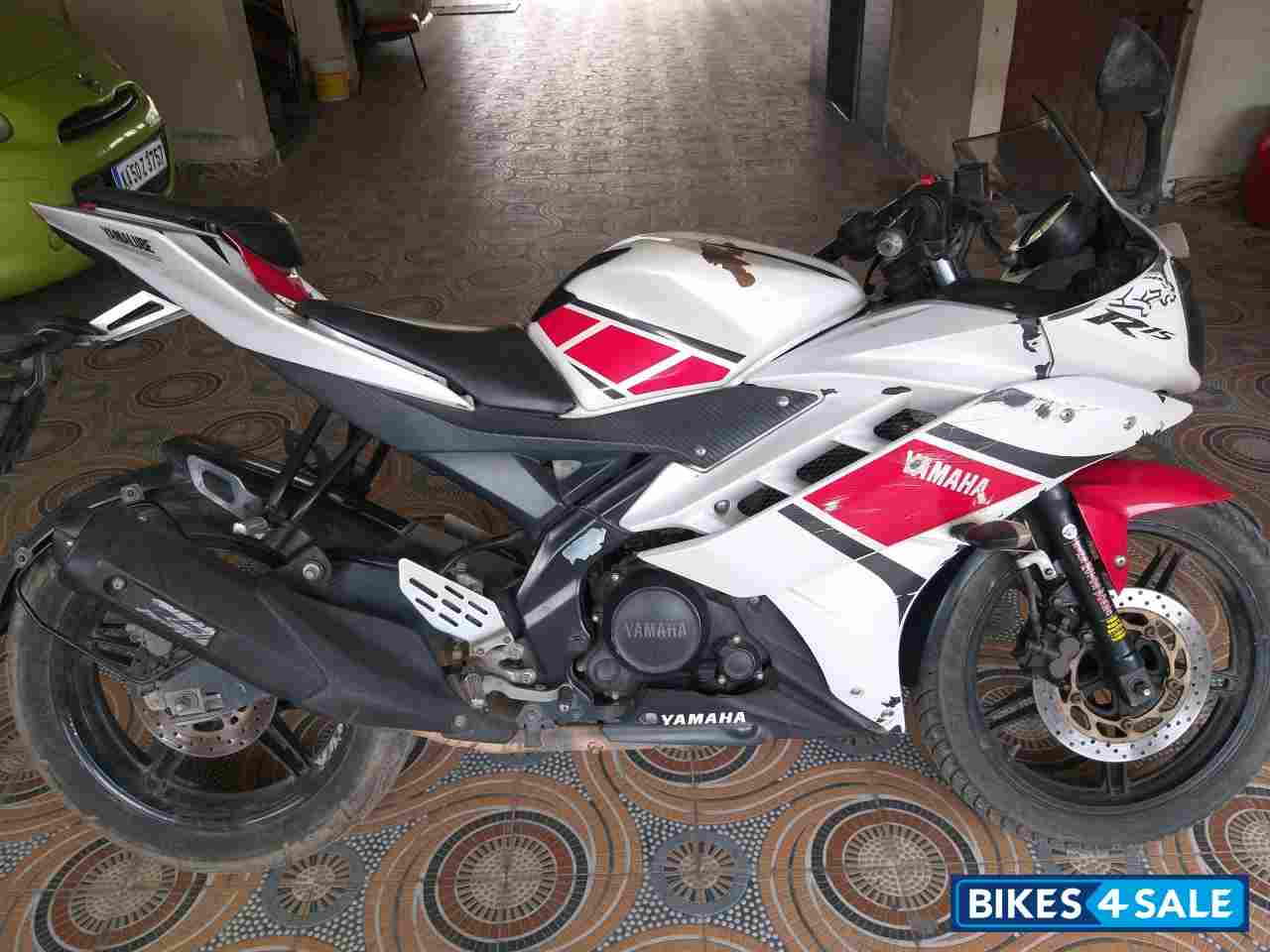 White & Red Yamaha YZF R15