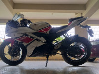 White & Red Yamaha YZF R15