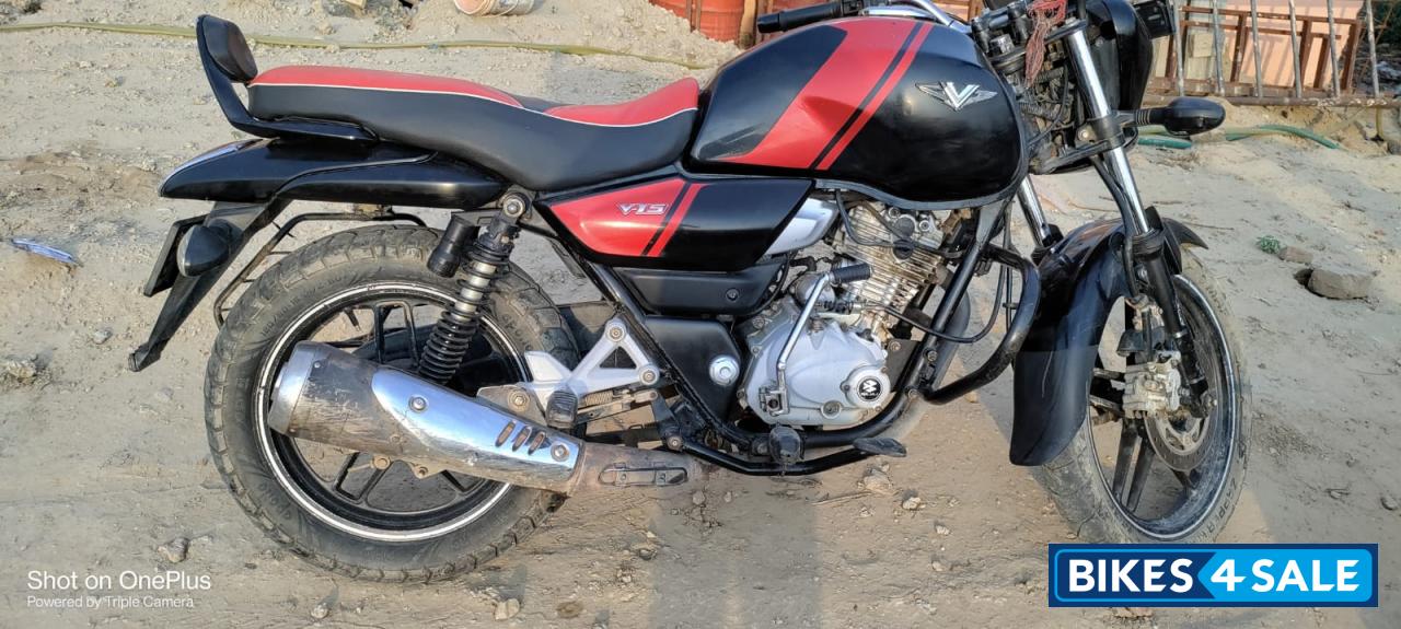 Bajaj V15