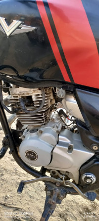 Bajaj V15
