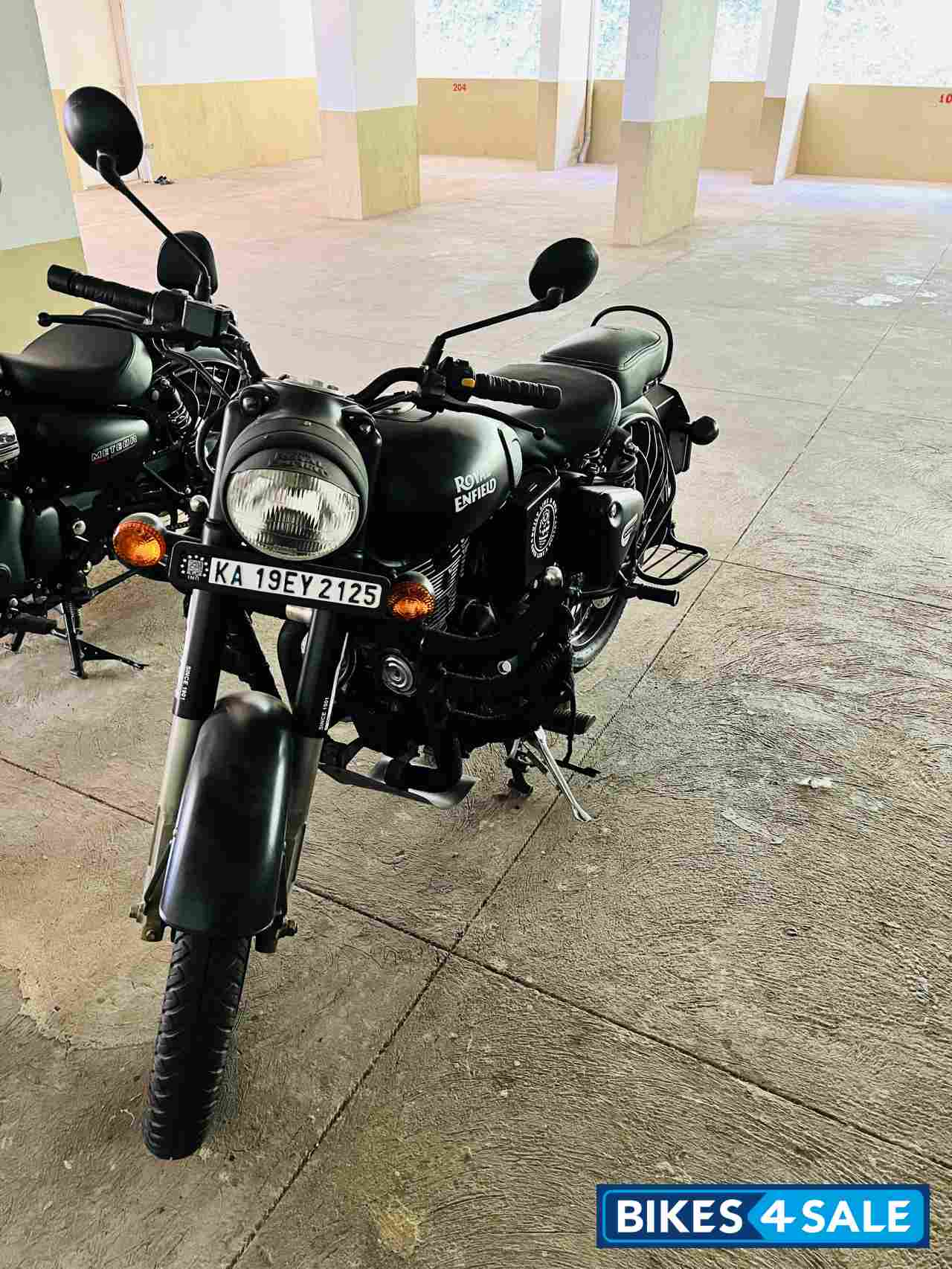 Royal Enfield Classic Stealth Black