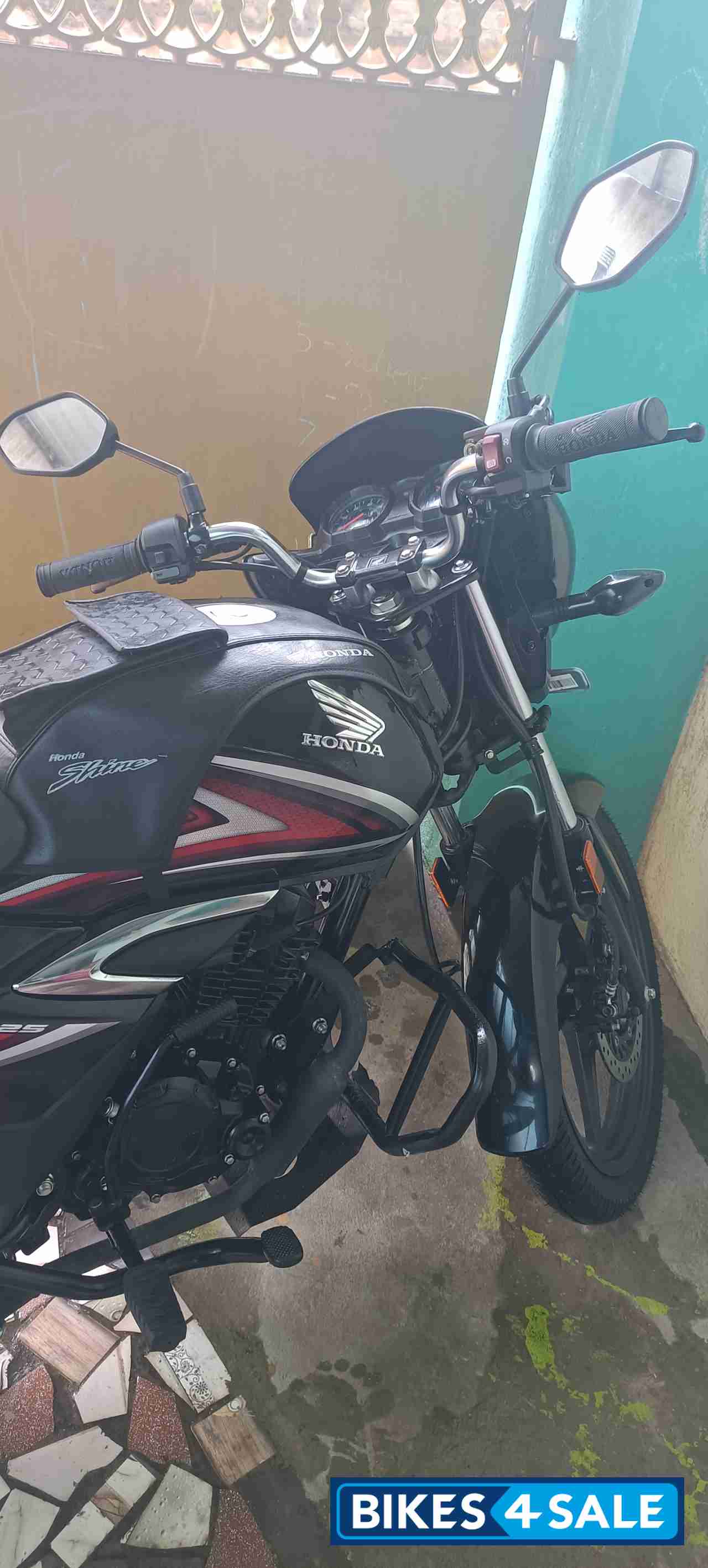 Black With Red Honda CB Shine