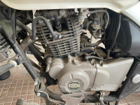 White Bajaj Avenger Cruise 220