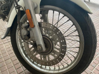 White Bajaj Avenger Cruise 220