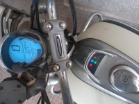 White Bajaj Avenger Cruise 220