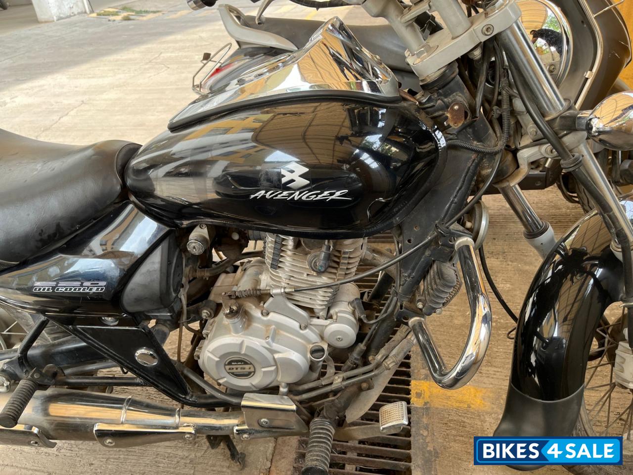 Bajaj Avenger 220 DTS-i