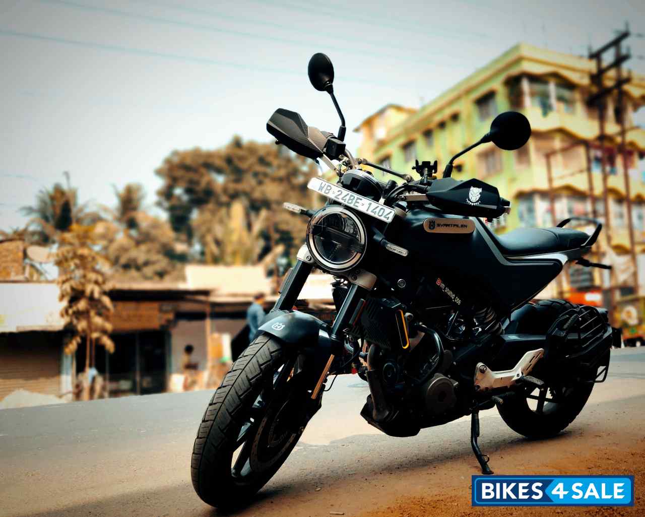 Grey Husqvarna Svartpilen 250 2022