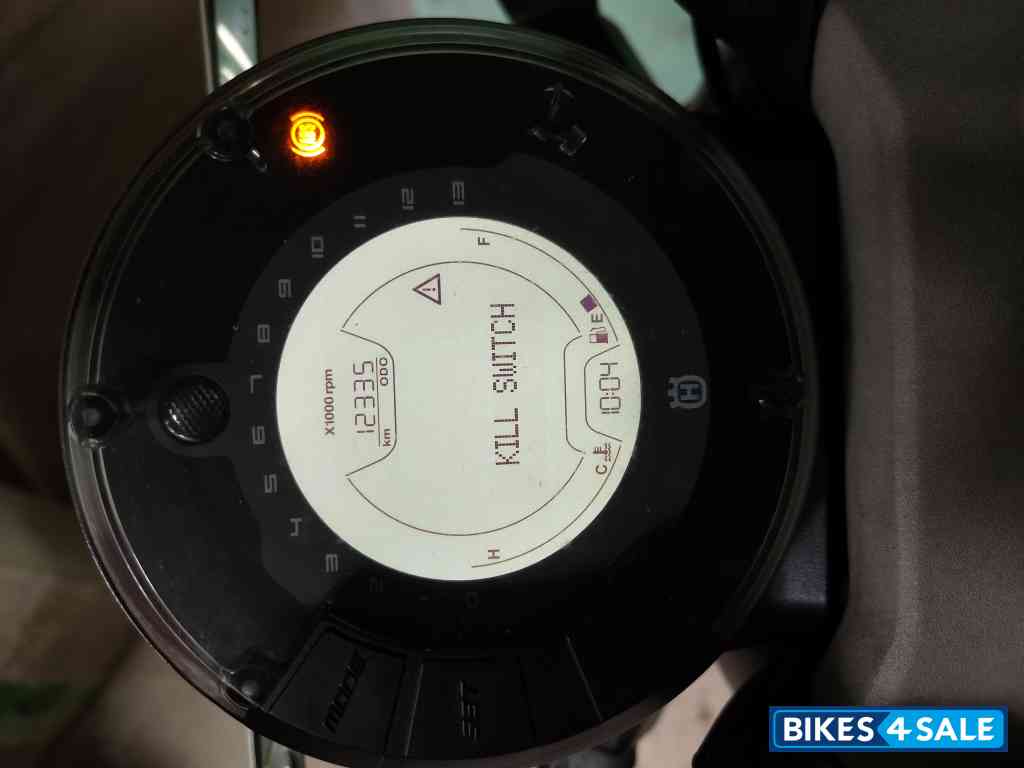 Grey Husqvarna Svartpilen 250 2022