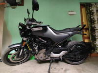 Grey Husqvarna Svartpilen 250 2022