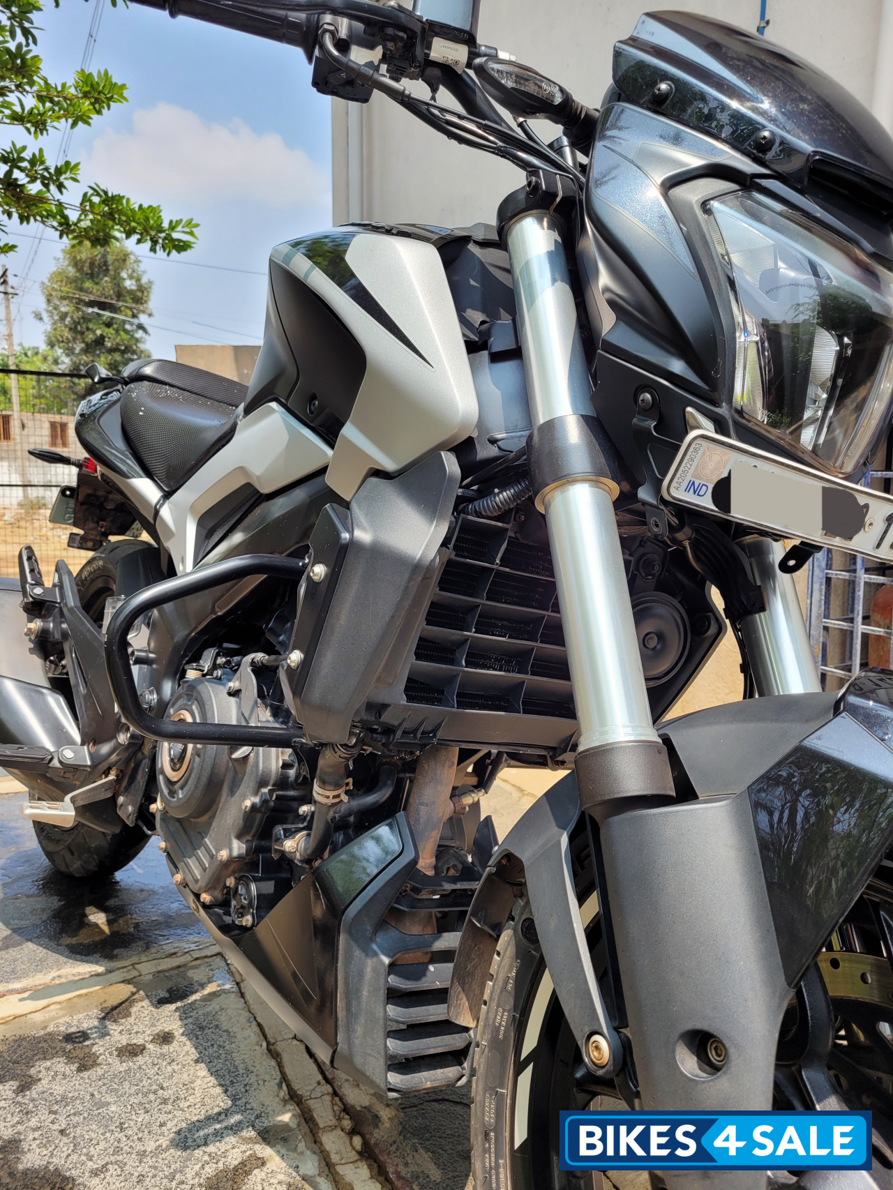 Sparkling Black Bajaj Dominar 250 2022