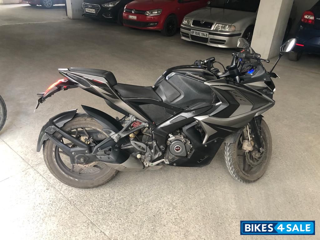 Bajaj Pulsar RS 200 ABS