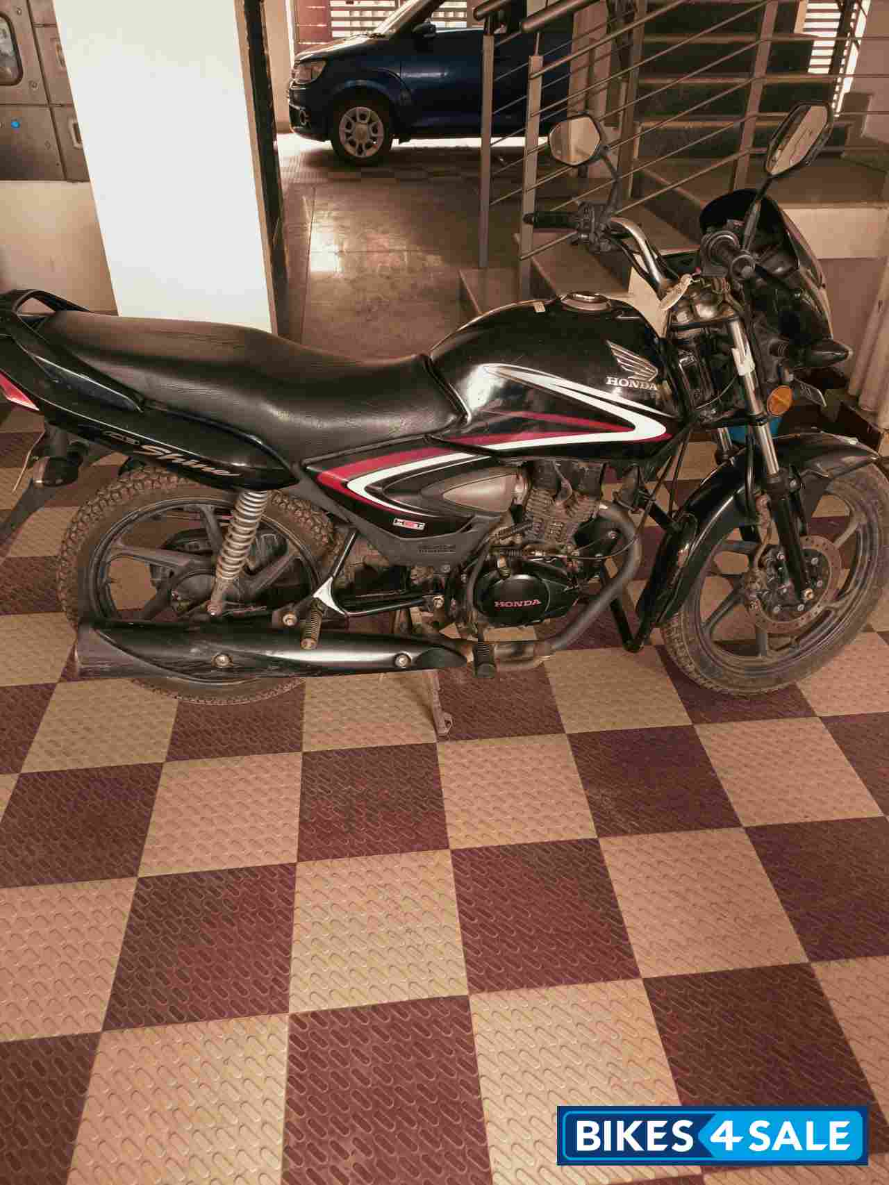 Black Honda CB Shine