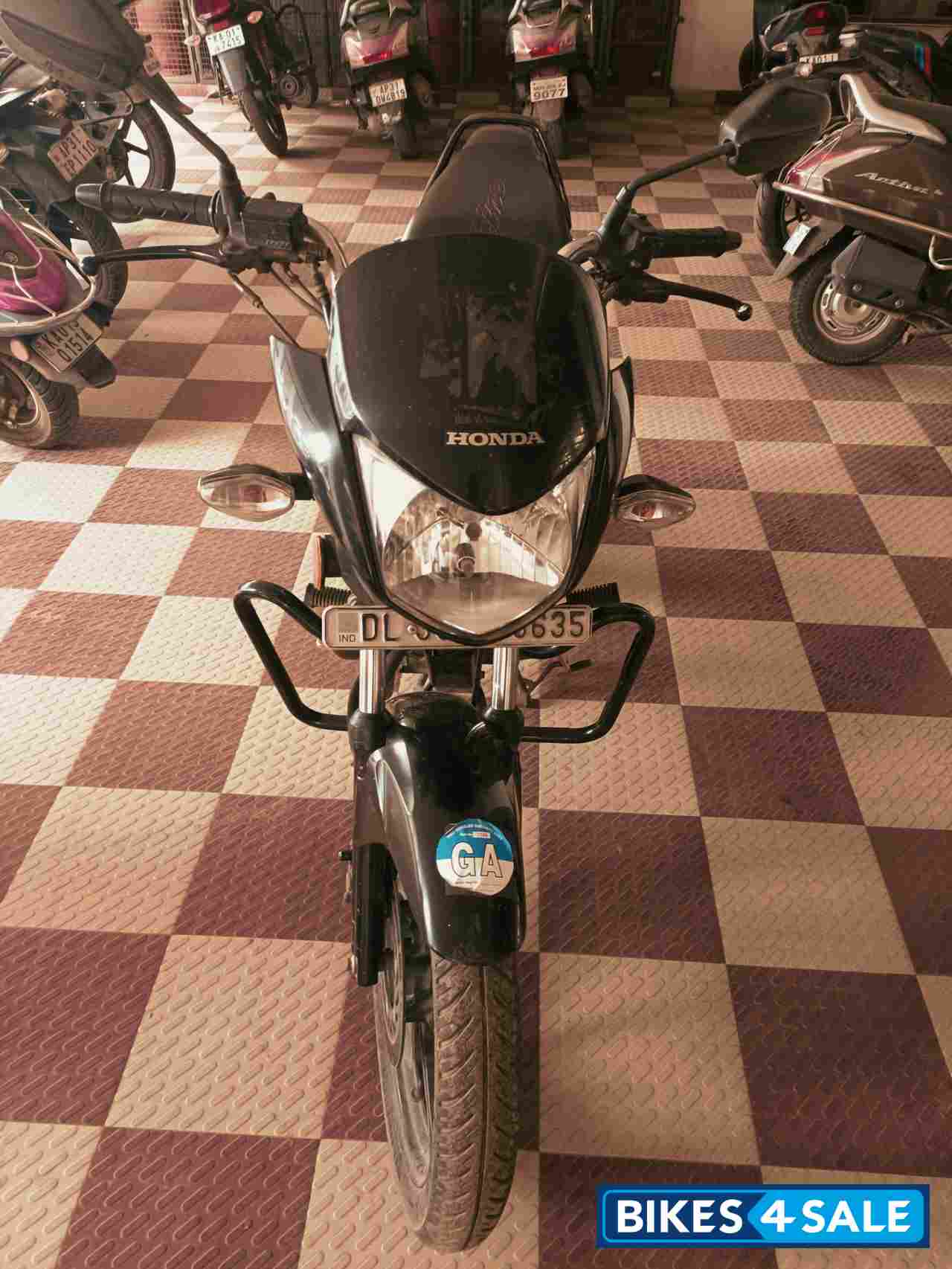 Black Honda CB Shine