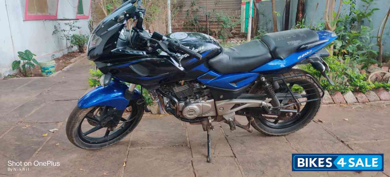 Bajaj Pulsar 220F