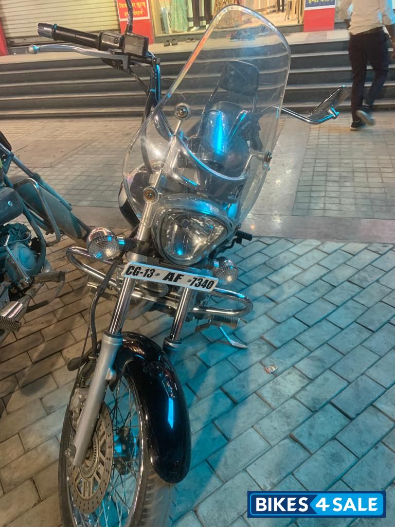 Brown Bajaj Avenger Cruise 220