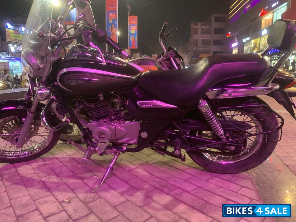 Brown Bajaj Avenger Cruise 220