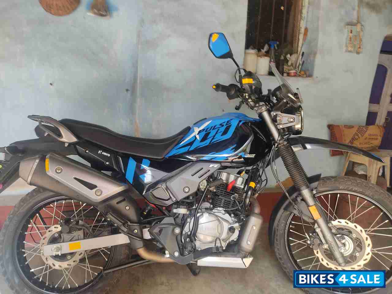 Blue-black Hero Xpulse 200 4V