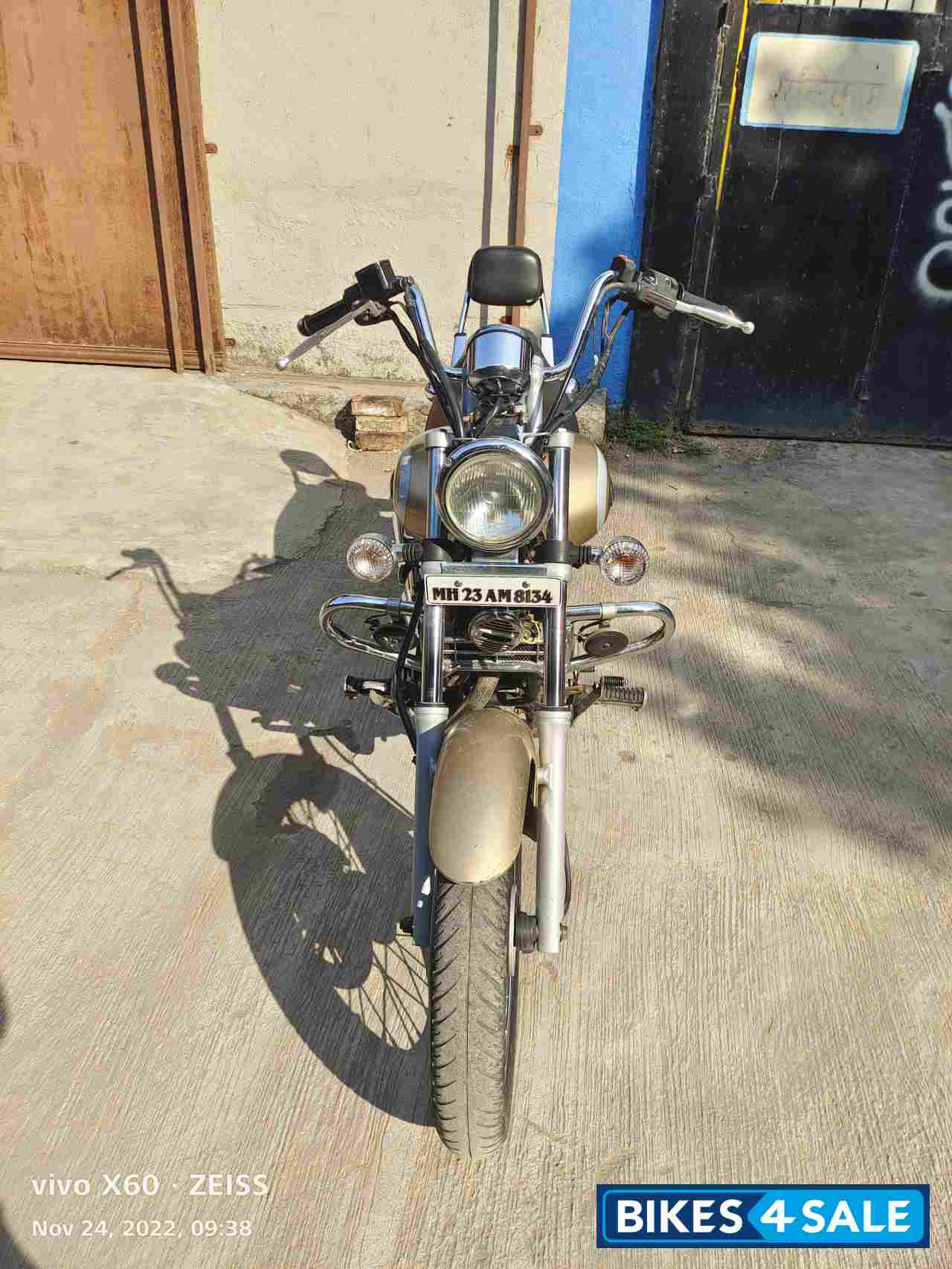 Desert Gold Bajaj Avenger Cruise 220