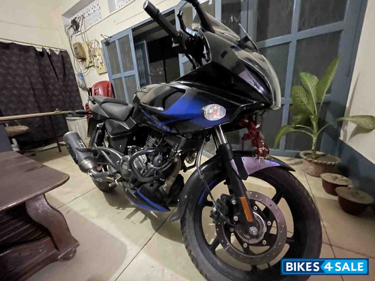 Ebony Black And Blue Bajaj Pulsar 220F BS6