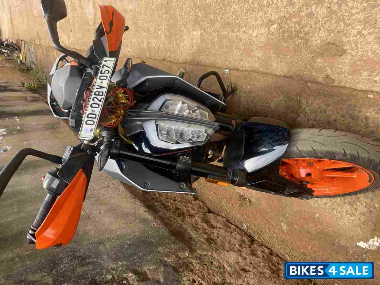 Silver Matalic Matt KTM Duke 390 BS6