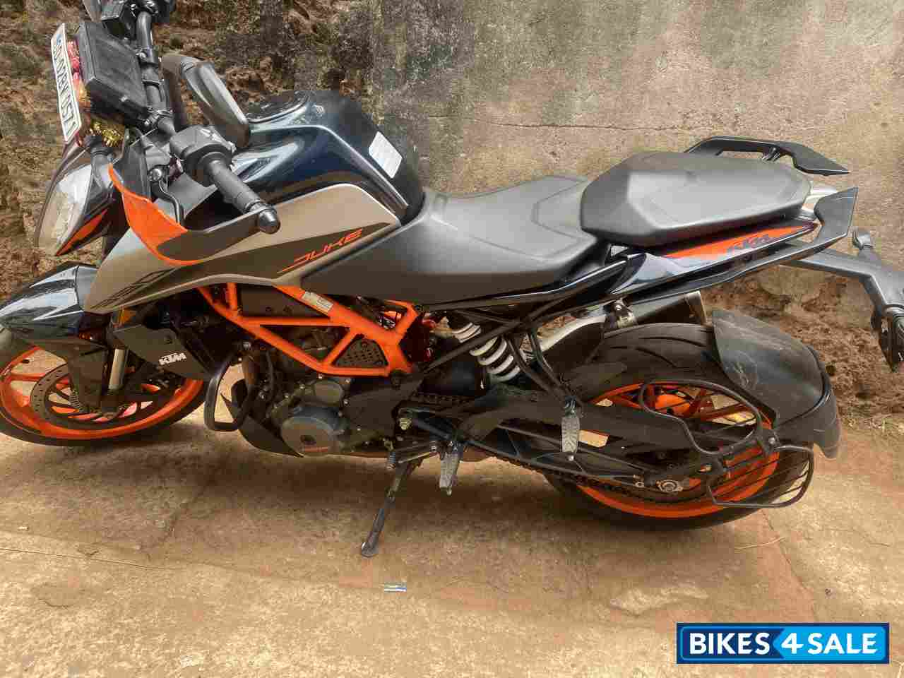 Silver Matalic Matt KTM Duke 390 BS6 Silver Matalic Matt KTM Duke 390 BS6