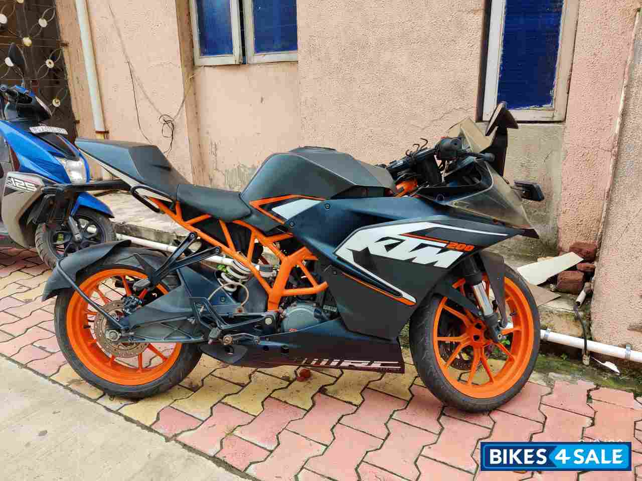 Black And Orange KTM RC 200
