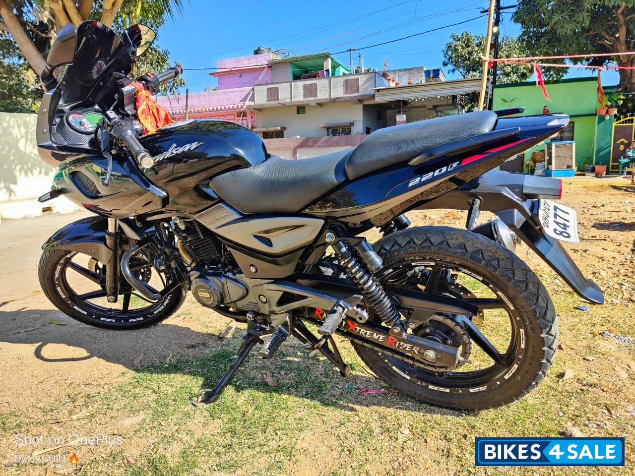 Bajaj Pulsar 220F