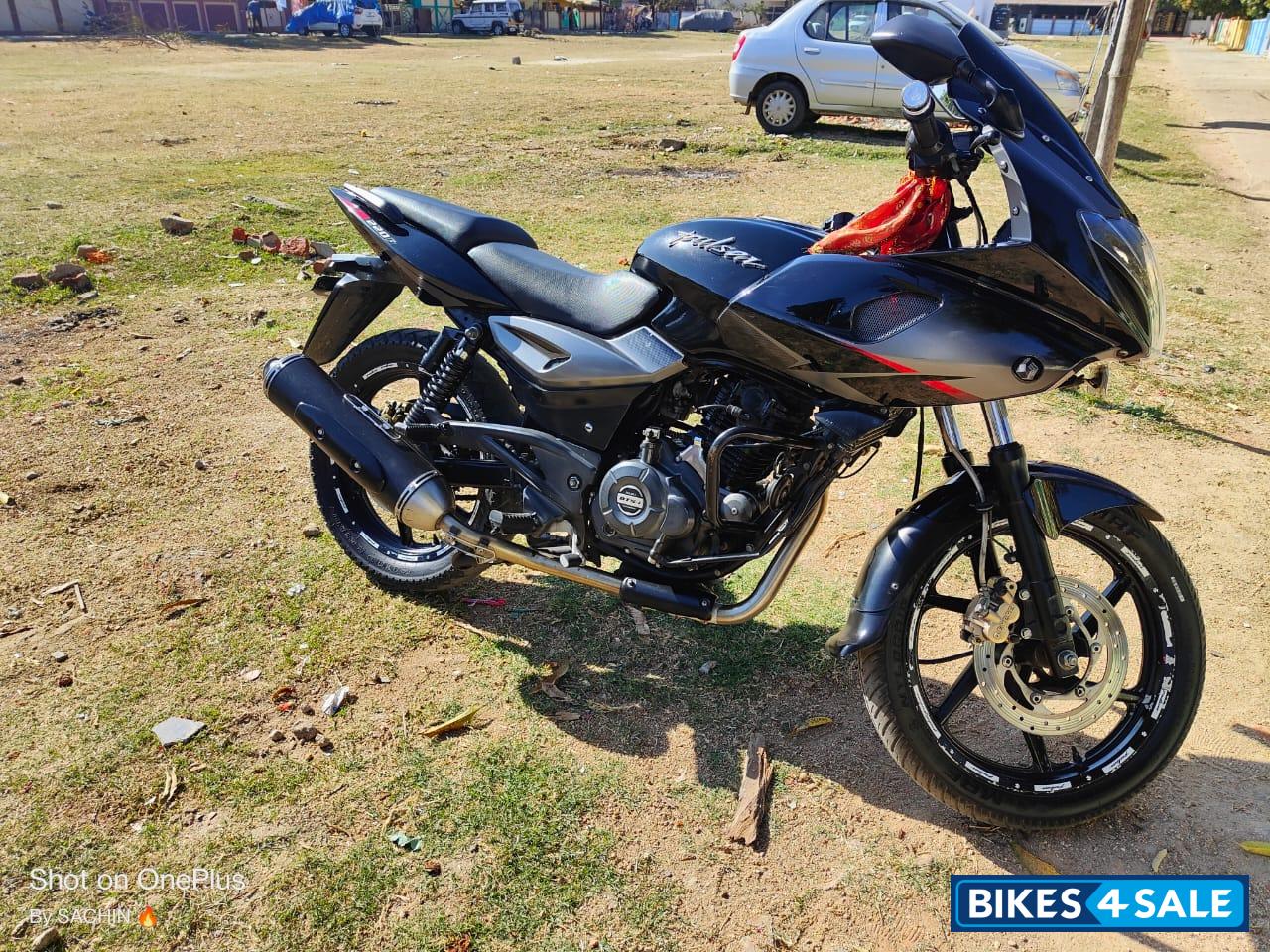 Bajaj Pulsar 220F