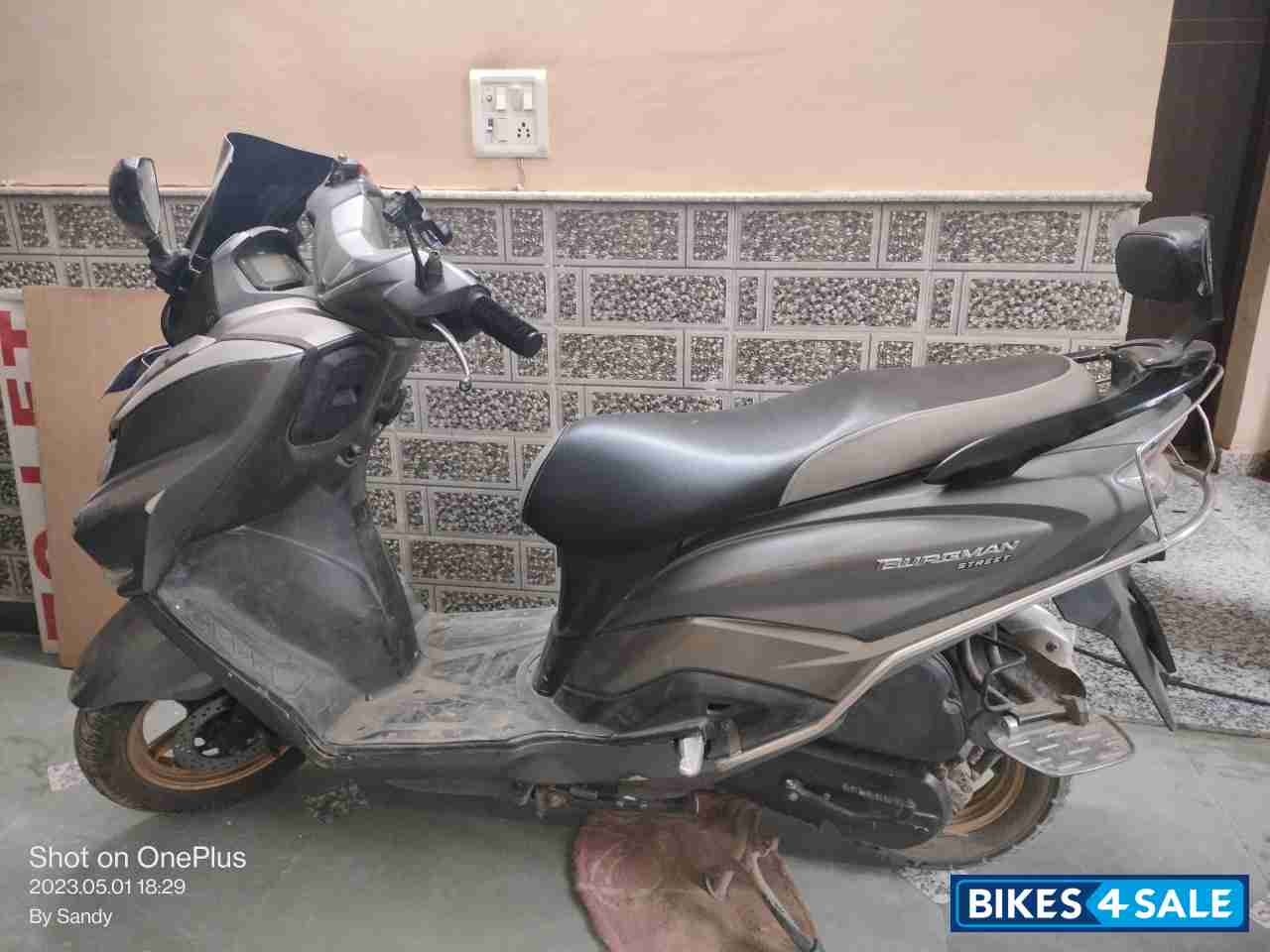 Grey Suzuki Burgman Street Grey Suzuki Burgman Street